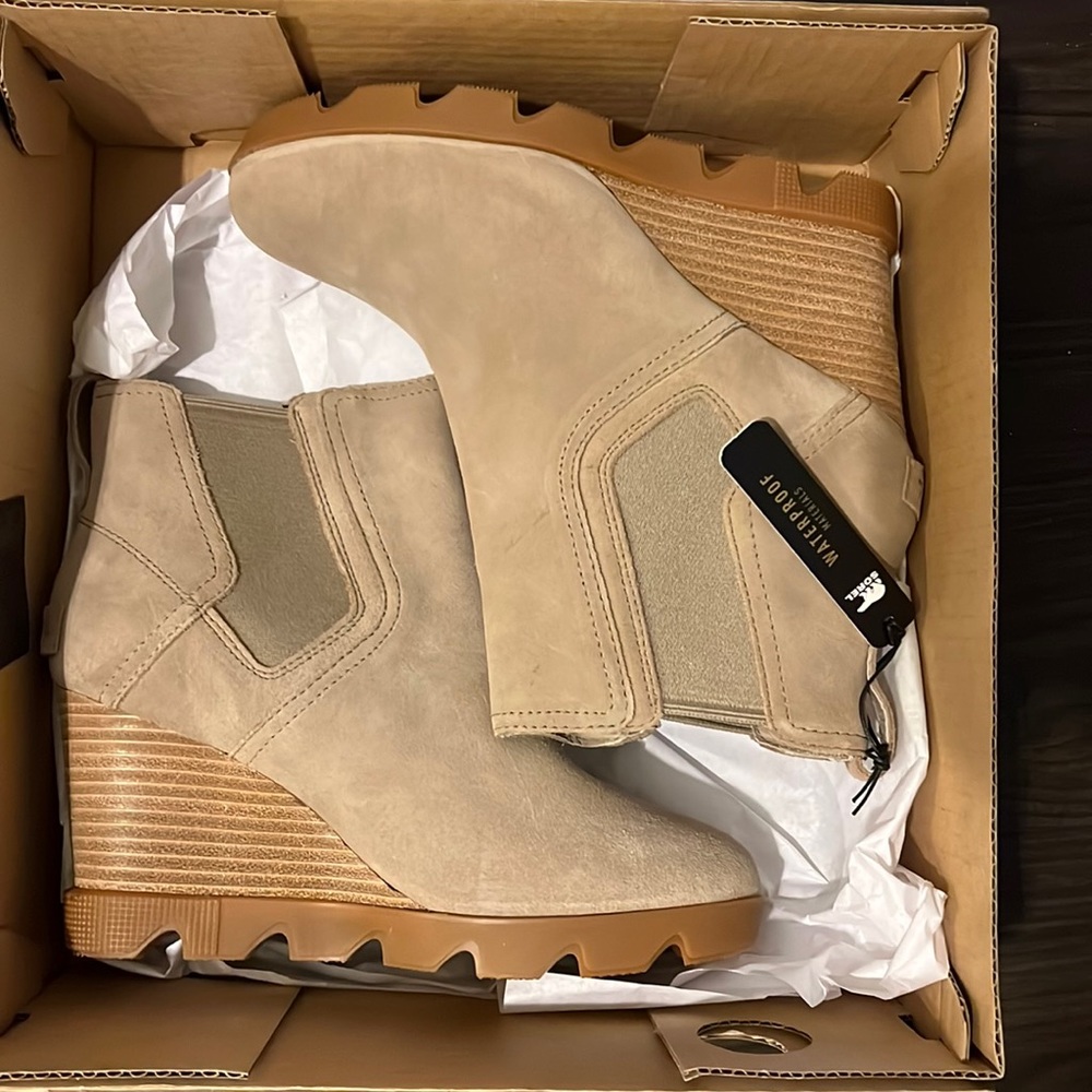 NWT Joan Uptown - Chelsea Wedge Booties